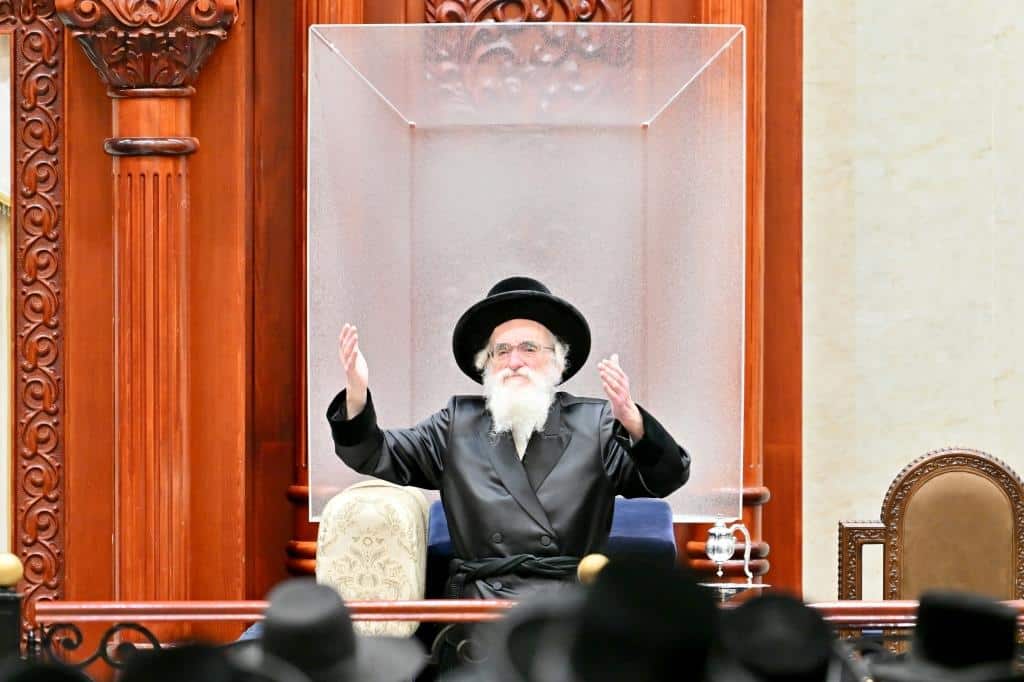 "וְיִתְּנוּ לְךָ כֶּתֶר מְלוּכָה": ראש השנה בחצר הקודש ויזניץ