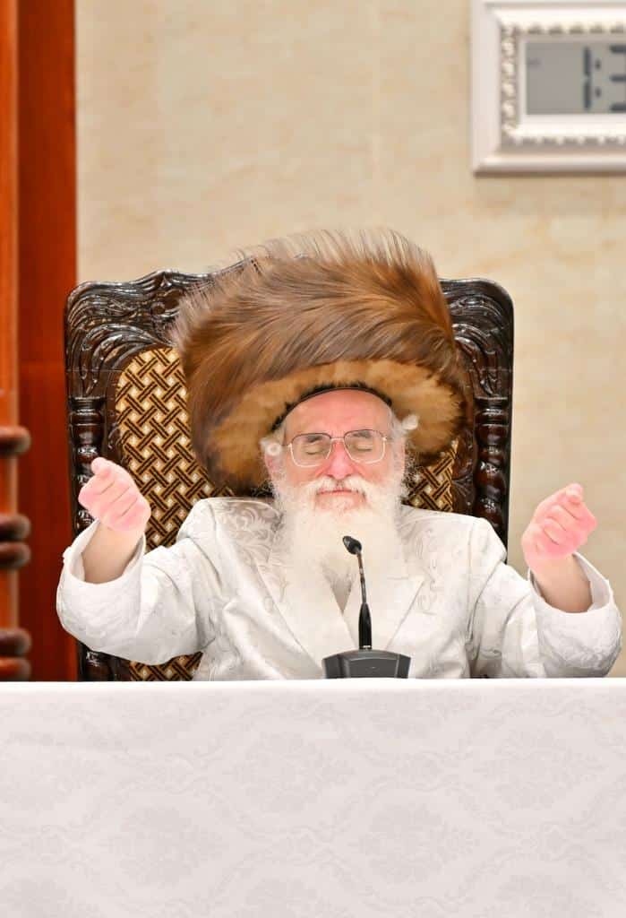 "וְיִתְּנוּ לְךָ כֶּתֶר מְלוּכָה": ראש השנה בחצר הקודש ויזניץ