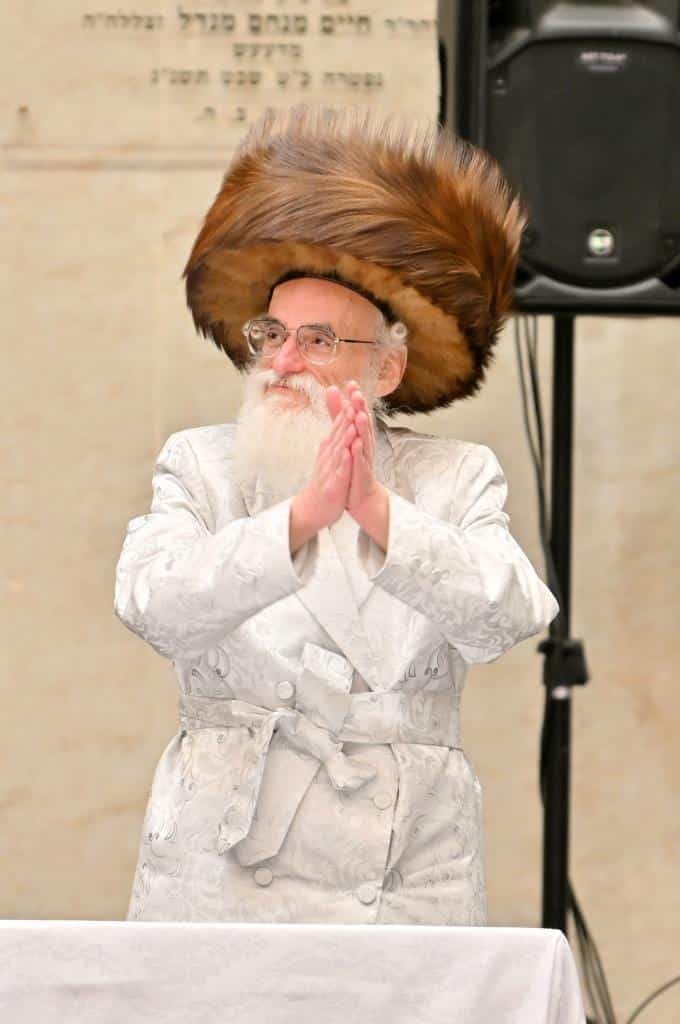 "וְיִתְּנוּ לְךָ כֶּתֶר מְלוּכָה": ראש השנה בחצר הקודש ויזניץ