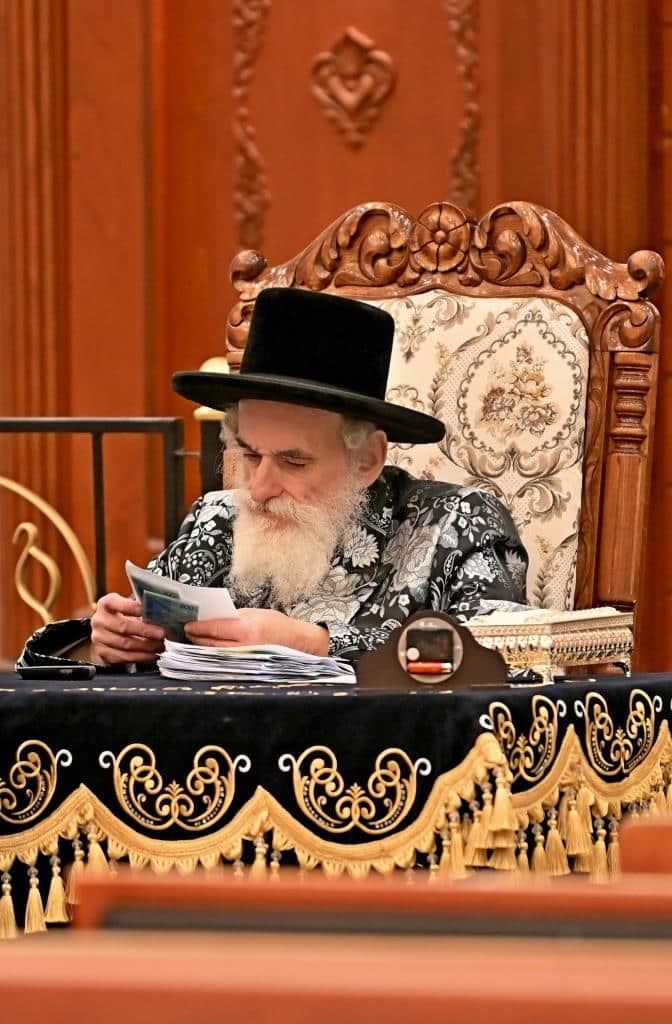 "וְיִתְּנוּ לְךָ כֶּתֶר מְלוּכָה": ראש השנה בחצר הקודש ויזניץ