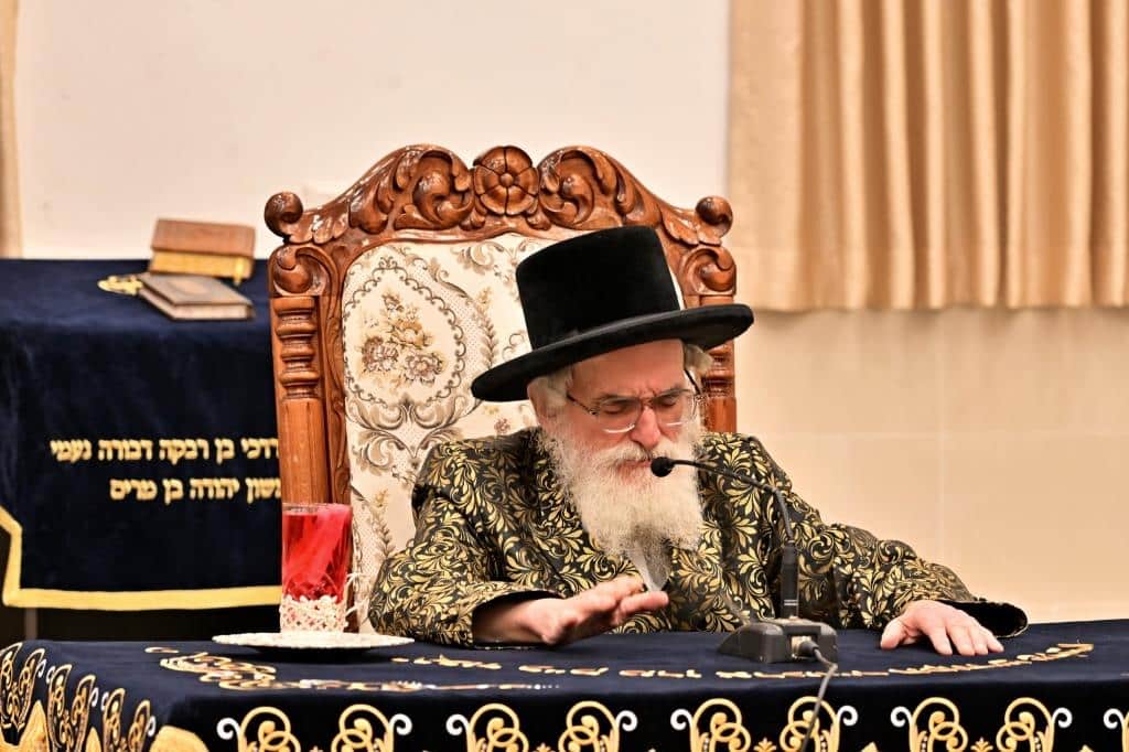 "וְיִתְּנוּ לְךָ כֶּתֶר מְלוּכָה": ראש השנה בחצר הקודש ויזניץ