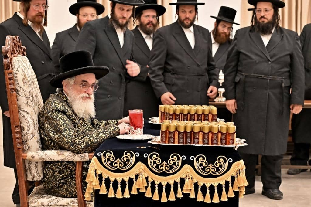 "וְיִתְּנוּ לְךָ כֶּתֶר מְלוּכָה": ראש השנה בחצר הקודש ויזניץ