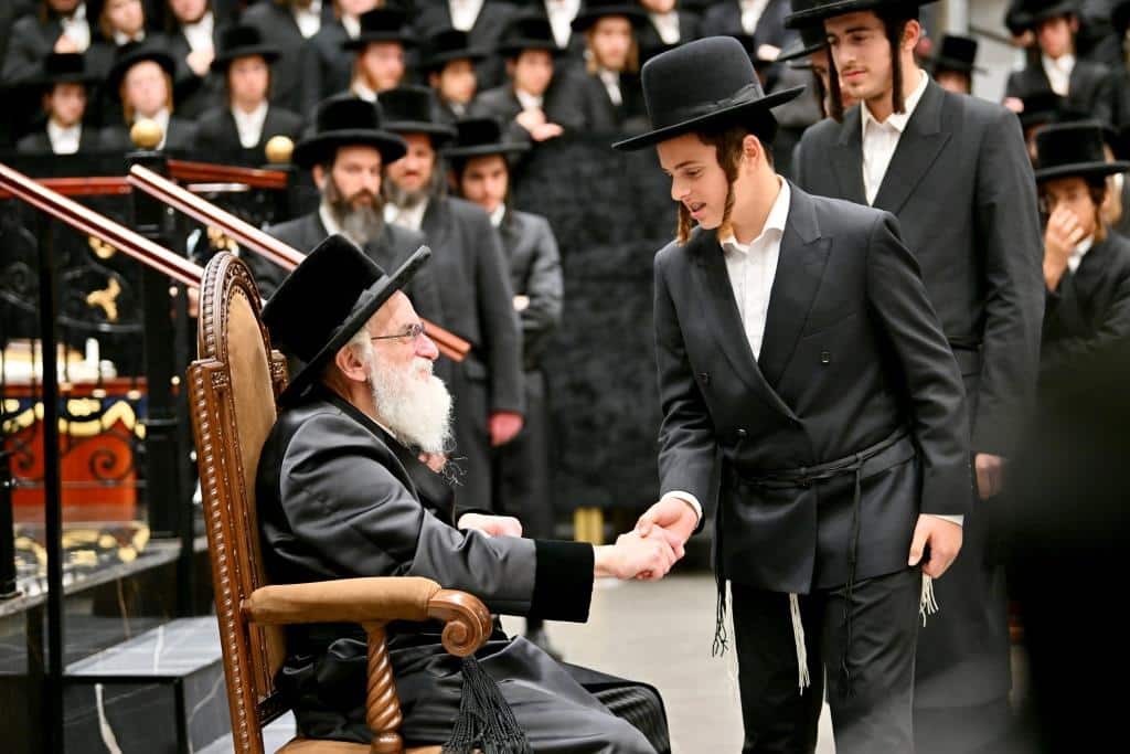 "וְיִתְּנוּ לְךָ כֶּתֶר מְלוּכָה": ראש השנה בחצר הקודש ויזניץ