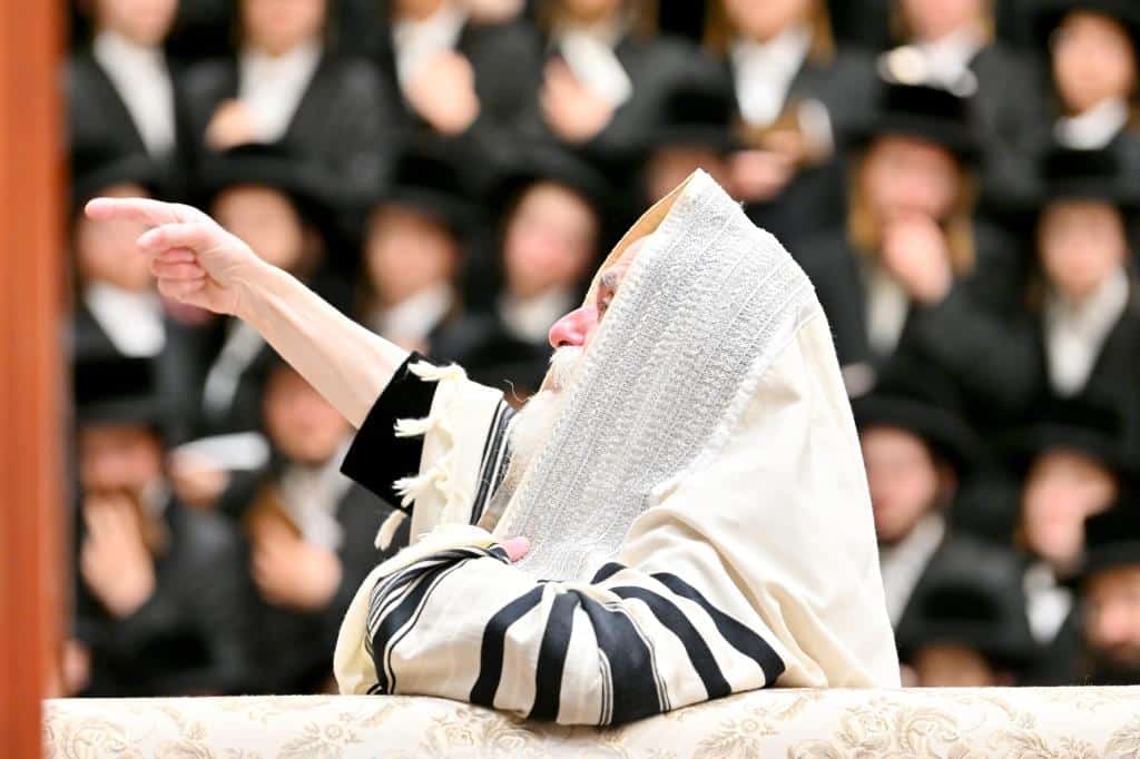 "וְיִתְּנוּ לְךָ כֶּתֶר מְלוּכָה": ראש השנה בחצר הקודש ויזניץ