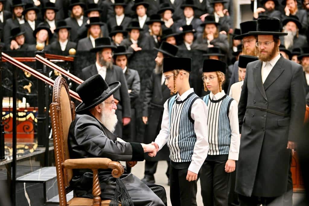 "וְיִתְּנוּ לְךָ כֶּתֶר מְלוּכָה": ראש השנה בחצר הקודש ויזניץ