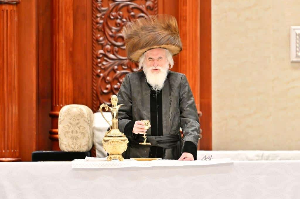 "וְיִתְּנוּ לְךָ כֶּתֶר מְלוּכָה": ראש השנה בחצר הקודש ויזניץ