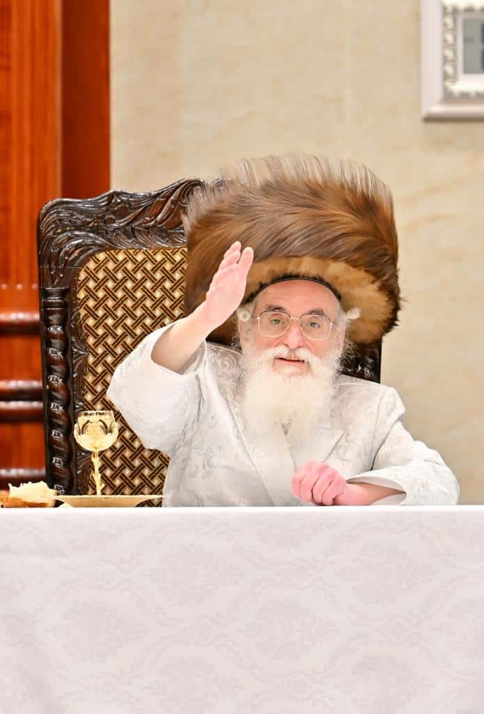 "וְיִתְּנוּ לְךָ כֶּתֶר מְלוּכָה": ראש השנה בחצר הקודש ויזניץ