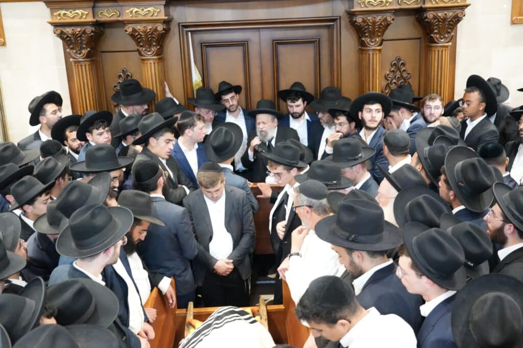 גלריה: אלפים ליוו למנוחות את הגאון רבי יעקב זכריה זצ"ל