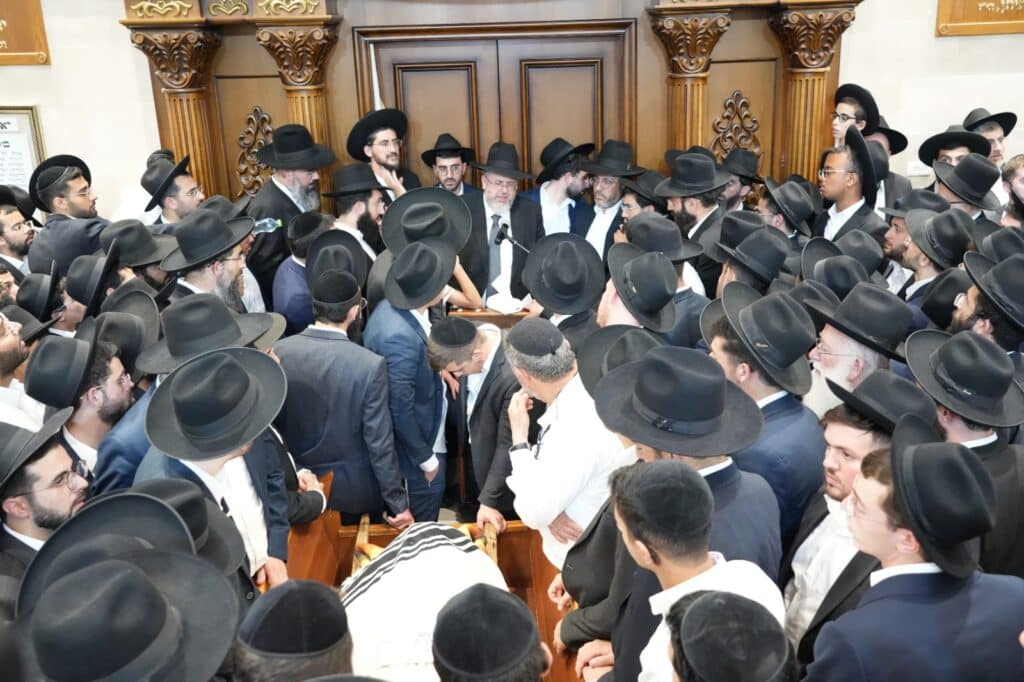 גלריה: אלפים ליוו למנוחות את הגאון רבי יעקב זכריה זצ"ל