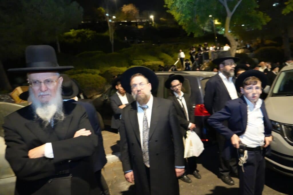 גלריה: אלפים ליוו למנוחות את הגאון רבי יעקב זכריה זצ"ל