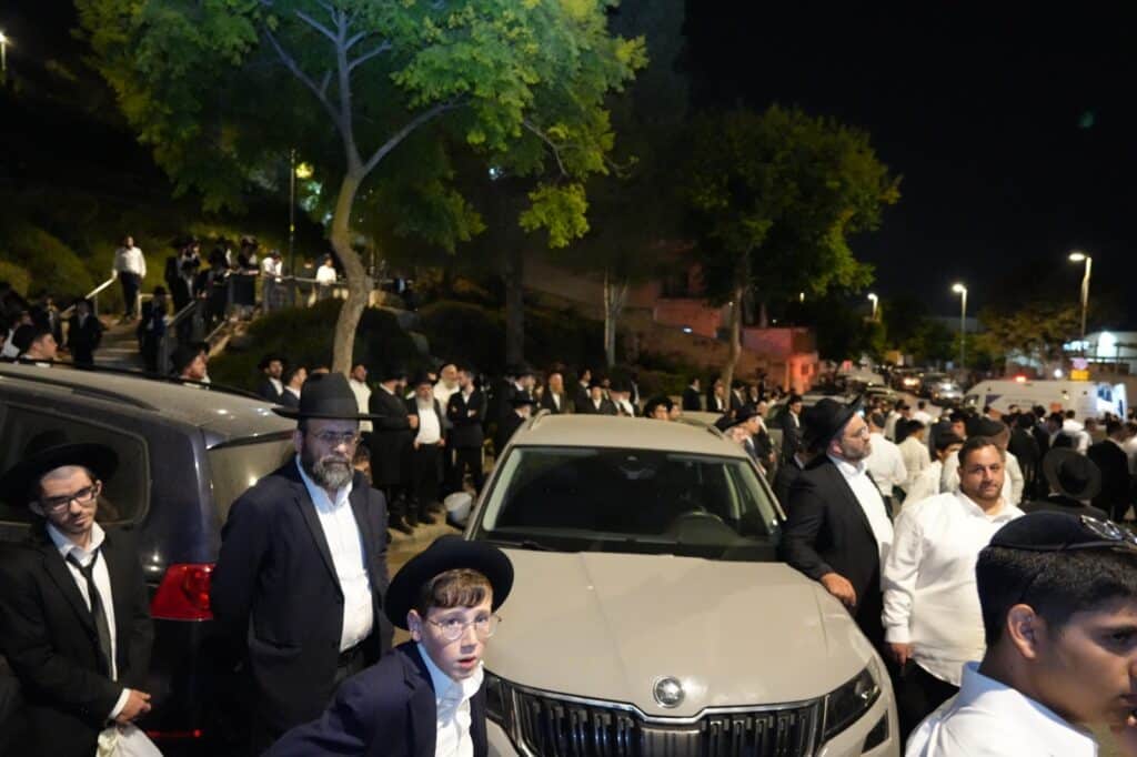 גלריה: אלפים ליוו למנוחות את הגאון רבי יעקב זכריה זצ"ל