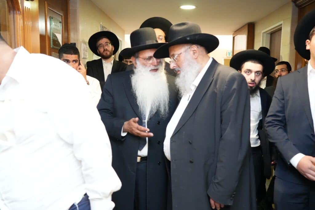 גלריה: אלפים ליוו למנוחות את הגאון רבי יעקב זכריה זצ"ל