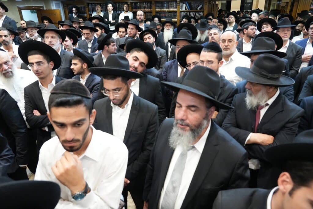 גלריה: אלפים ליוו למנוחות את הגאון רבי יעקב זכריה זצ"ל