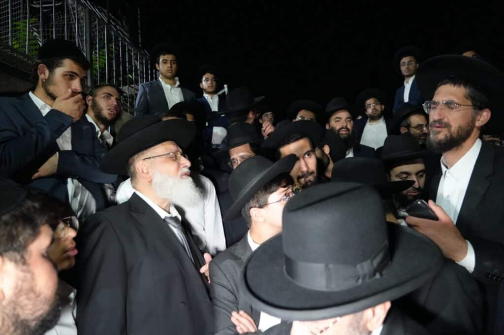 גלריה: אלפים ליוו למנוחות את הגאון רבי יעקב זכריה זצ"ל