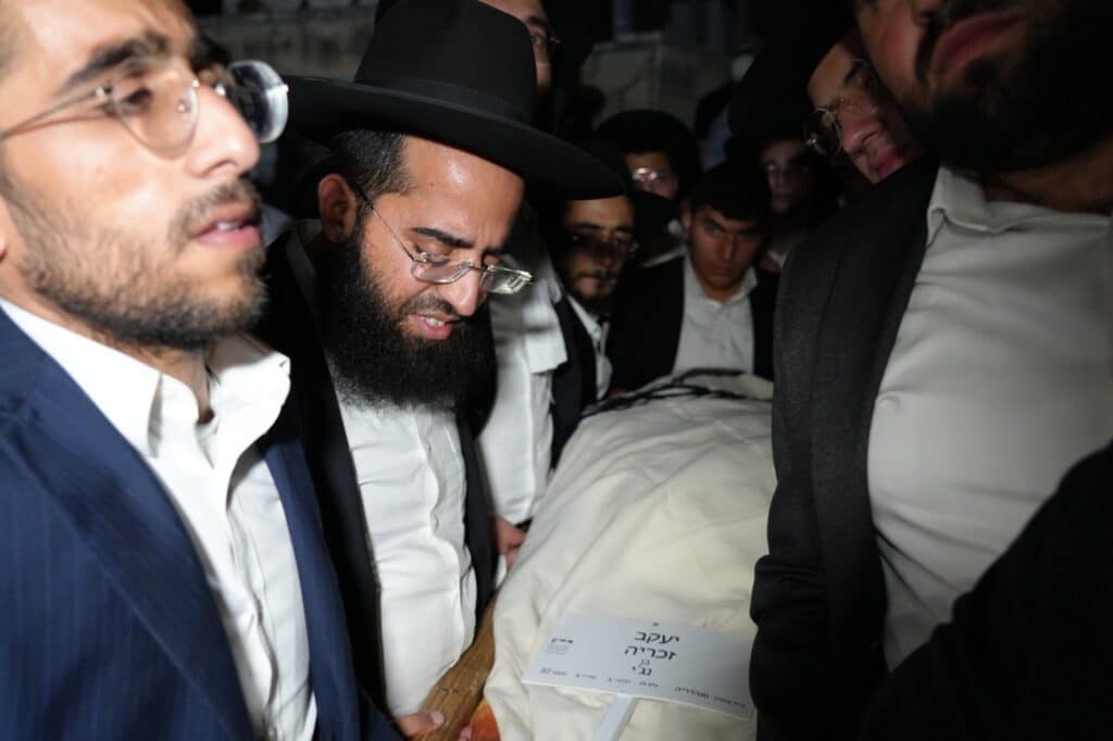 גלריה: אלפים ליוו למנוחות את הגאון רבי יעקב זכריה זצ"ל