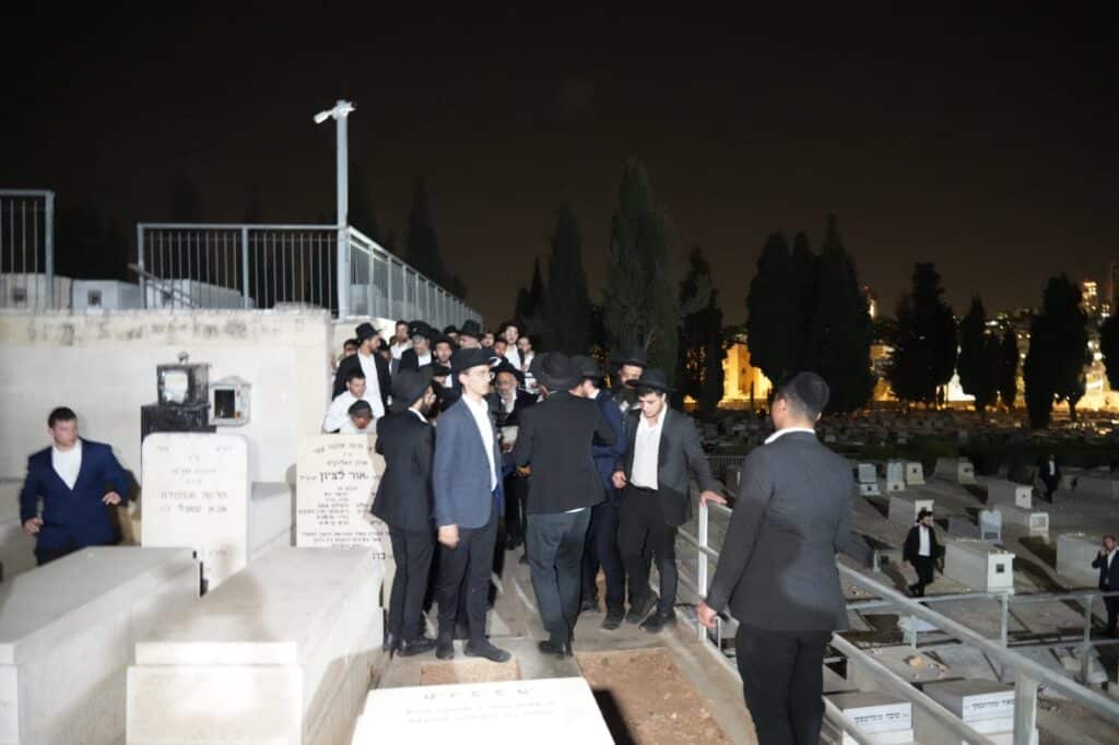 גלריה: אלפים ליוו למנוחות את הגאון רבי יעקב זכריה זצ"ל