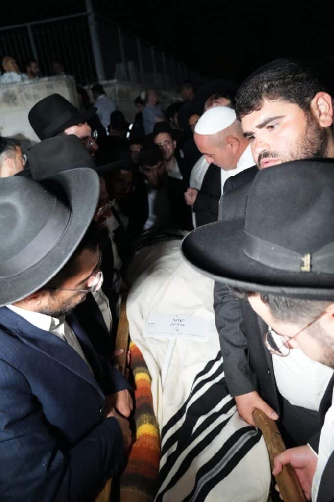 גלריה: אלפים ליוו למנוחות את הגאון רבי יעקב זכריה זצ"ל