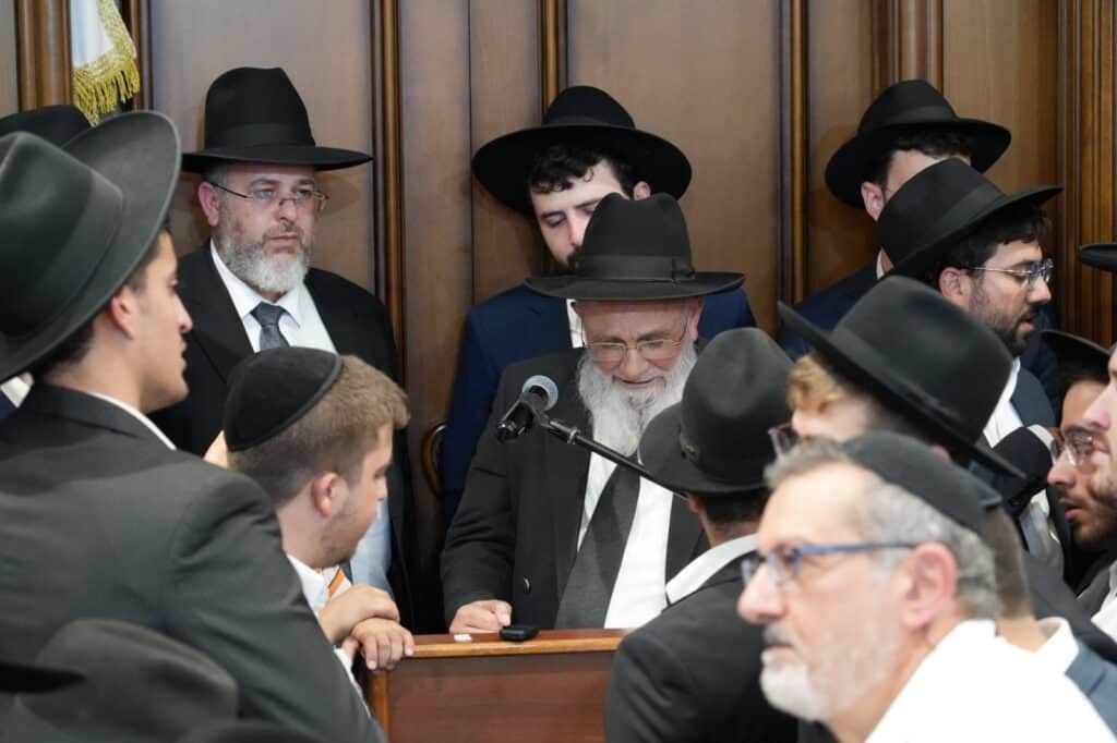 גלריה: אלפים ליוו למנוחות את הגאון רבי יעקב זכריה זצ"ל