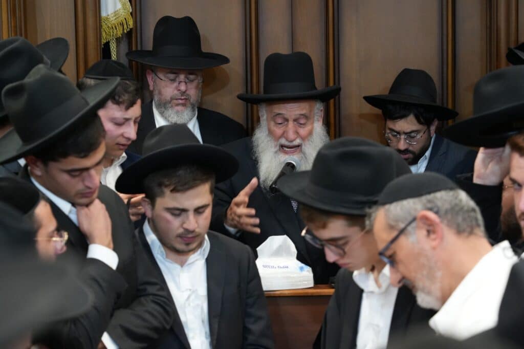 גלריה: אלפים ליוו למנוחות את הגאון רבי יעקב זכריה זצ"ל