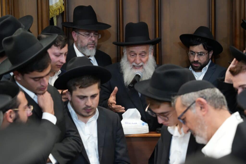 גלריה: אלפים ליוו למנוחות את הגאון רבי יעקב זכריה זצ"ל
