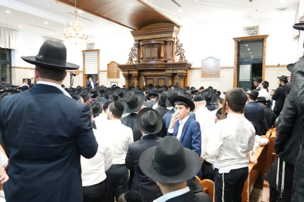 גלריה: אלפים ליוו למנוחות את הגאון רבי יעקב זכריה זצ"ל
