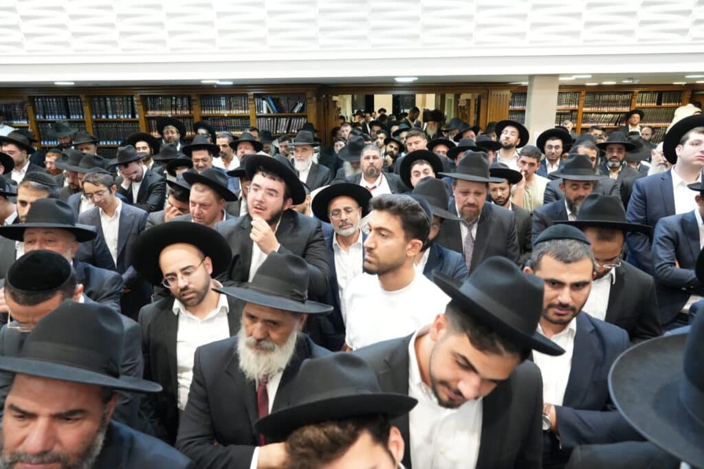 גלריה: אלפים ליוו למנוחות את הגאון רבי יעקב זכריה זצ"ל