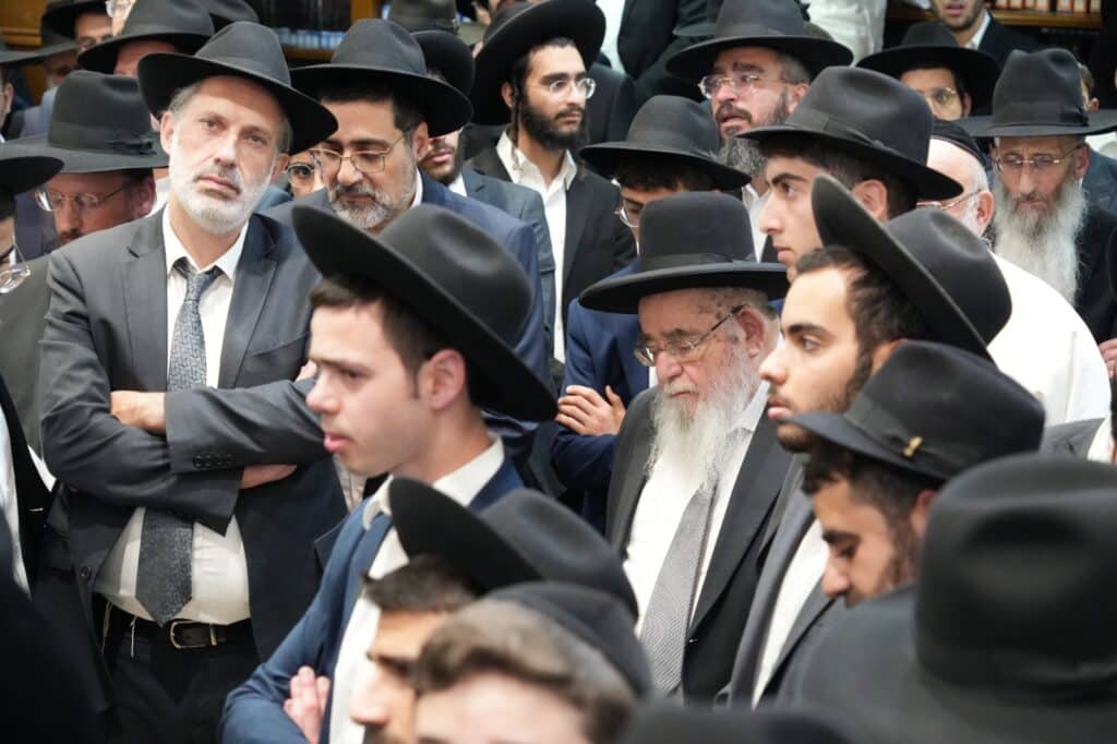 גלריה: אלפים ליוו למנוחות את הגאון רבי יעקב זכריה זצ"ל