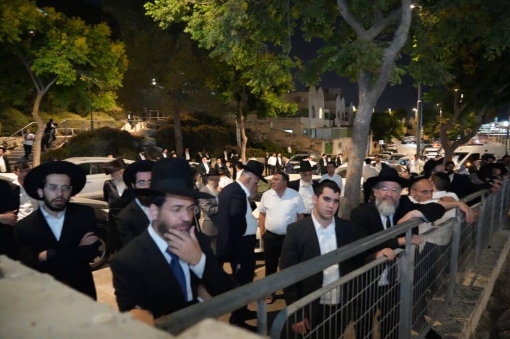 גלריה: אלפים ליוו למנוחות את הגאון רבי יעקב זכריה זצ"ל