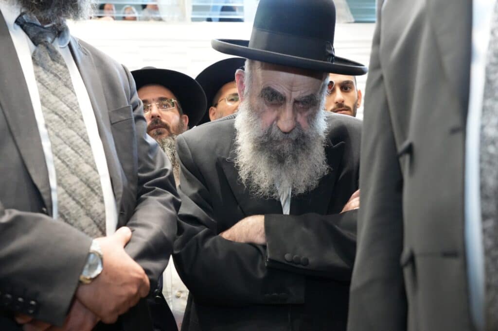 גלריה: אלפים ליוו למנוחות את הגאון רבי יעקב זכריה זצ"ל