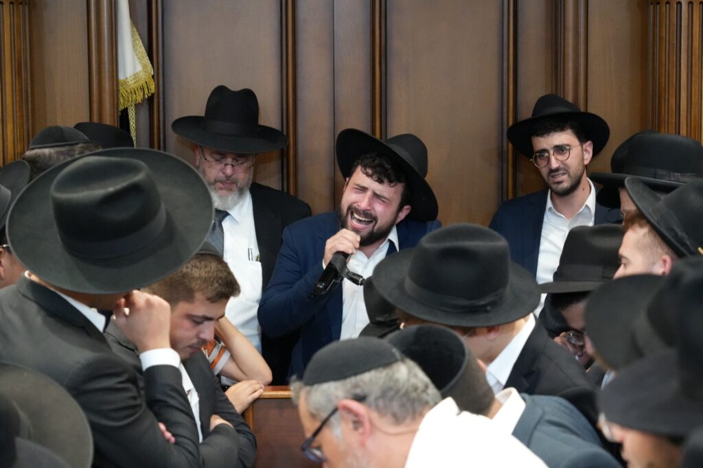 גלריה: אלפים ליוו למנוחות את הגאון רבי יעקב זכריה זצ"ל