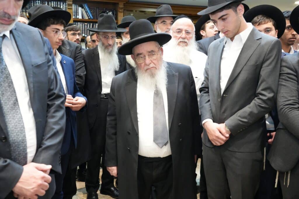 גלריה: אלפים ליוו למנוחות את הגאון רבי יעקב זכריה זצ"ל