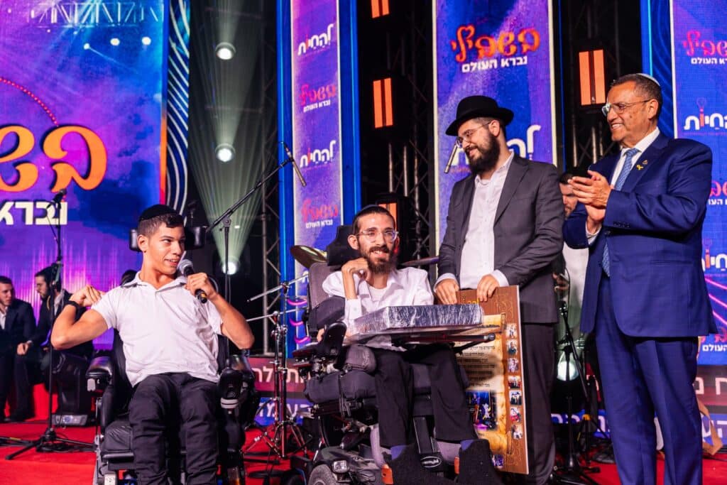 דמעות ושירה בבנייני האומה: ערב מיוחד לילדים בעלי מוגבלויות