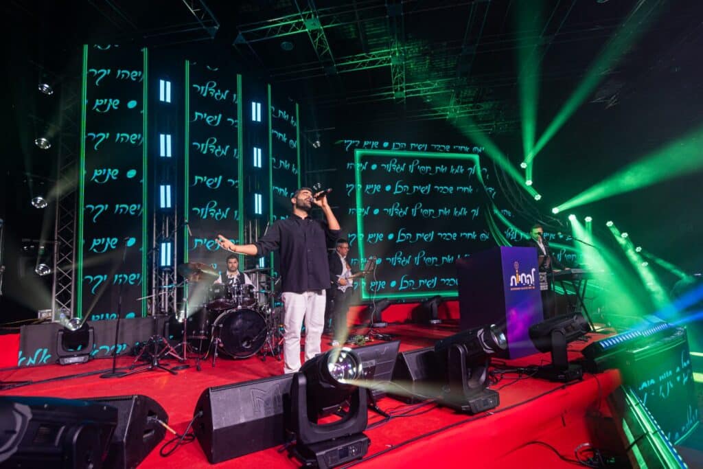 דמעות ושירה בבנייני האומה: ערב מיוחד לילדים בעלי מוגבלויות