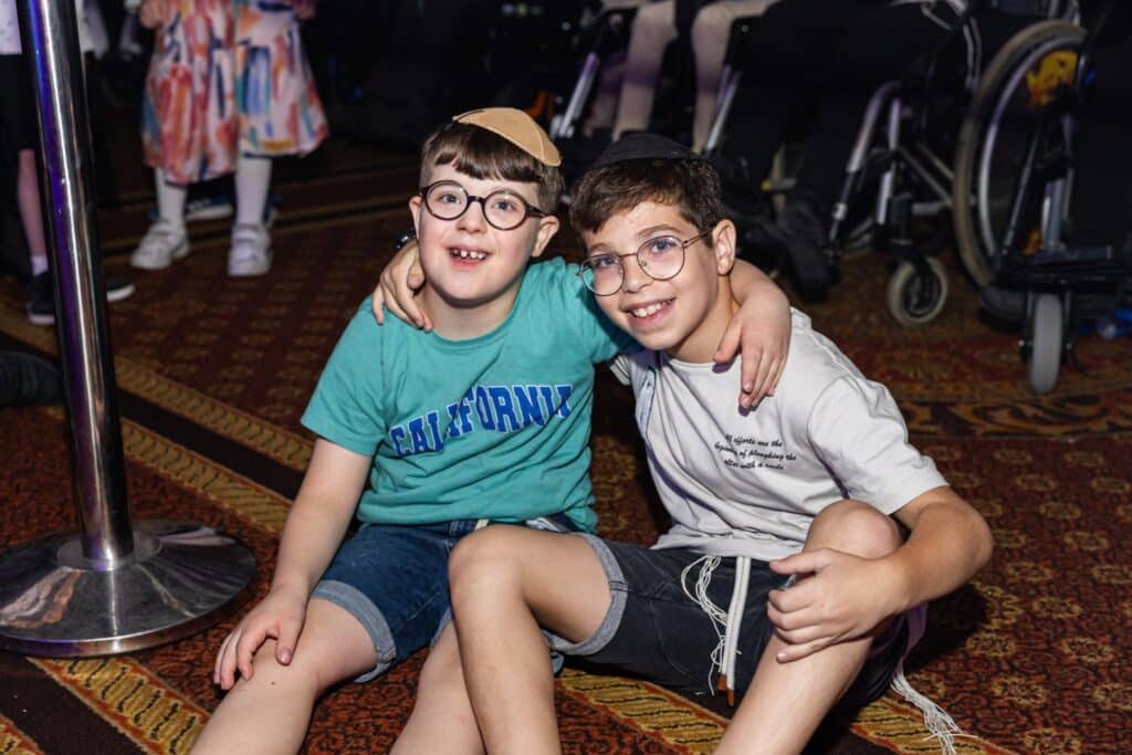 דמעות ושירה בבנייני האומה: ערב מיוחד לילדים בעלי מוגבלויות