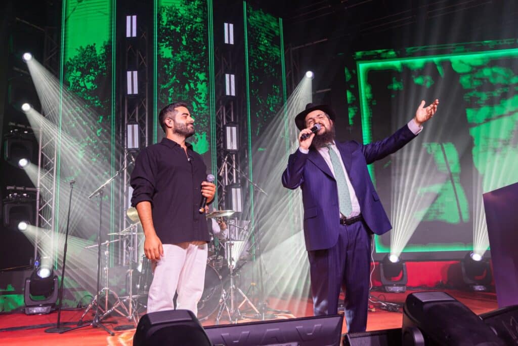 דמעות ושירה בבנייני האומה: ערב מיוחד לילדים בעלי מוגבלויות