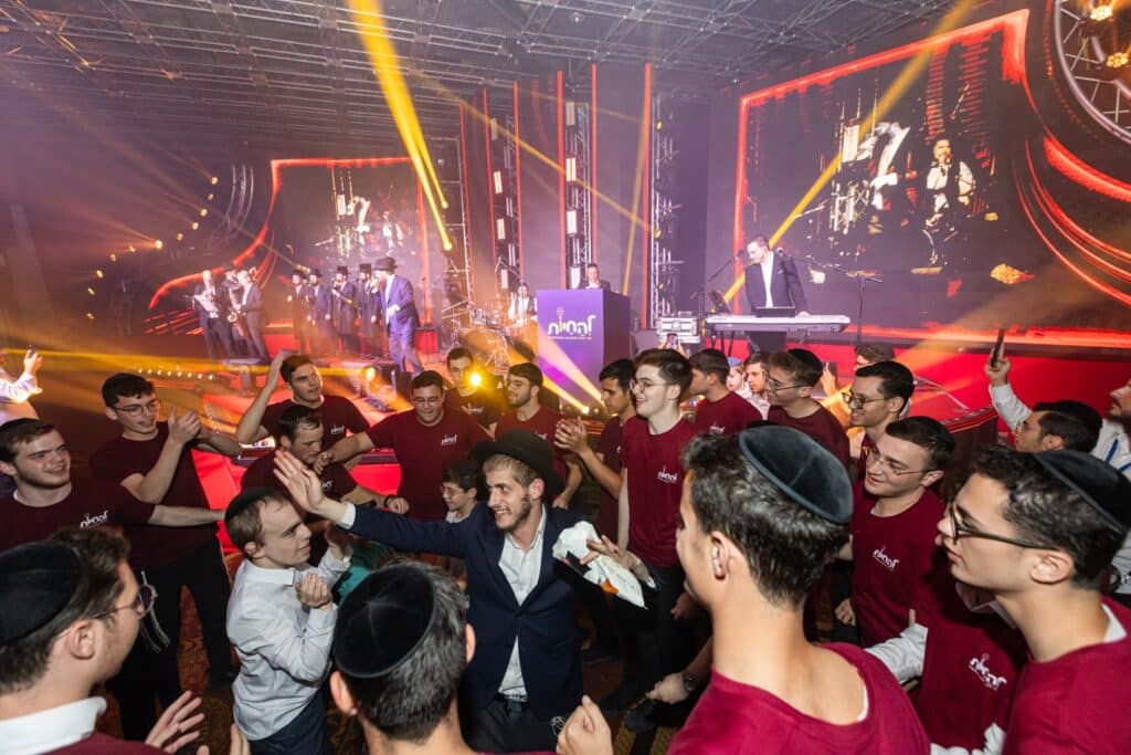 דמעות ושירה בבנייני האומה: ערב מיוחד לילדים בעלי מוגבלויות