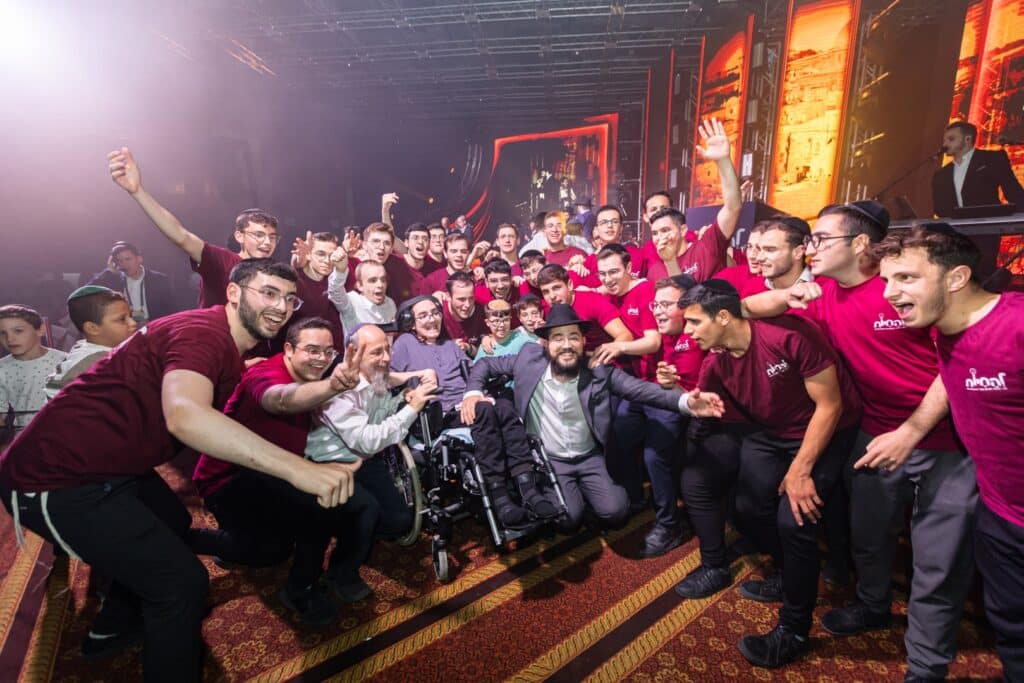 דמעות ושירה בבנייני האומה: ערב מיוחד לילדים בעלי מוגבלויות