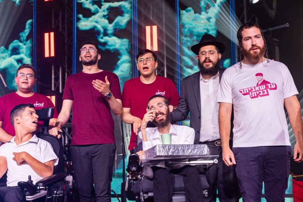 דמעות ושירה בבנייני האומה: ערב מיוחד לילדים בעלי מוגבלויות