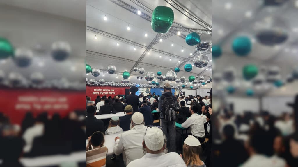 תיעוד מיוחד: עשרות אלפים הגיעו לציון הקדוש באומן