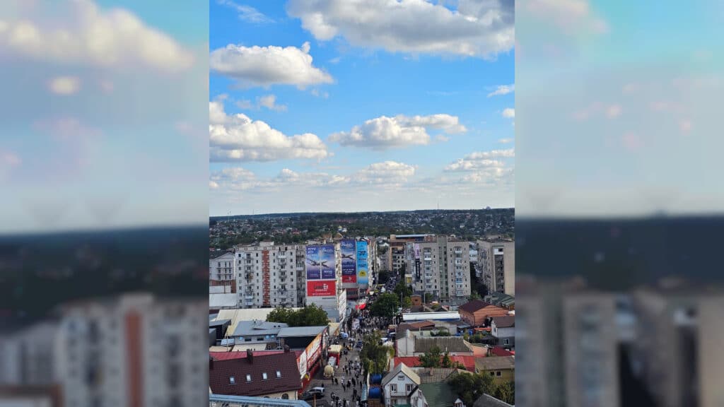 תיעוד מיוחד: עשרות אלפים הגיעו לציון הקדוש באומן