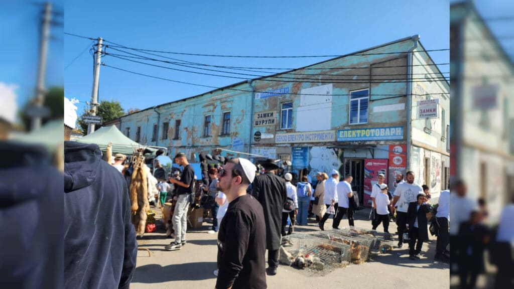 תיעוד מיוחד: עשרות אלפים הגיעו לציון הקדוש באומן