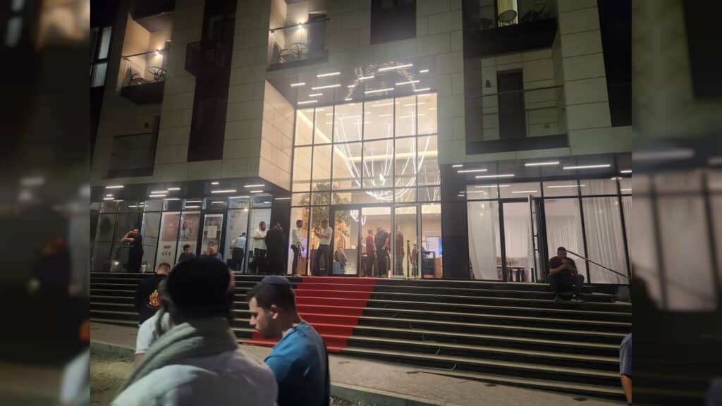 תיעוד מיוחד: עשרות אלפים הגיעו לציון הקדוש באומן