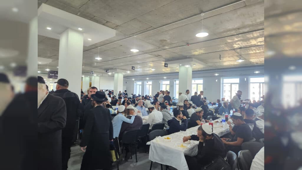 תיעוד מיוחד: עשרות אלפים הגיעו לציון הקדוש באומן