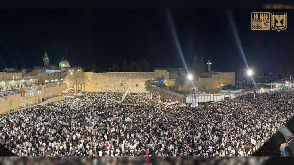 עשרות אלפים השתתפו במעמד הסליחות הרביעי ברחבת הכותל