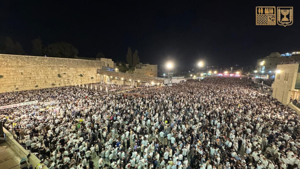 עשרות אלפים השתתפו במעמד הסליחות הרביעי ברחבת הכותל