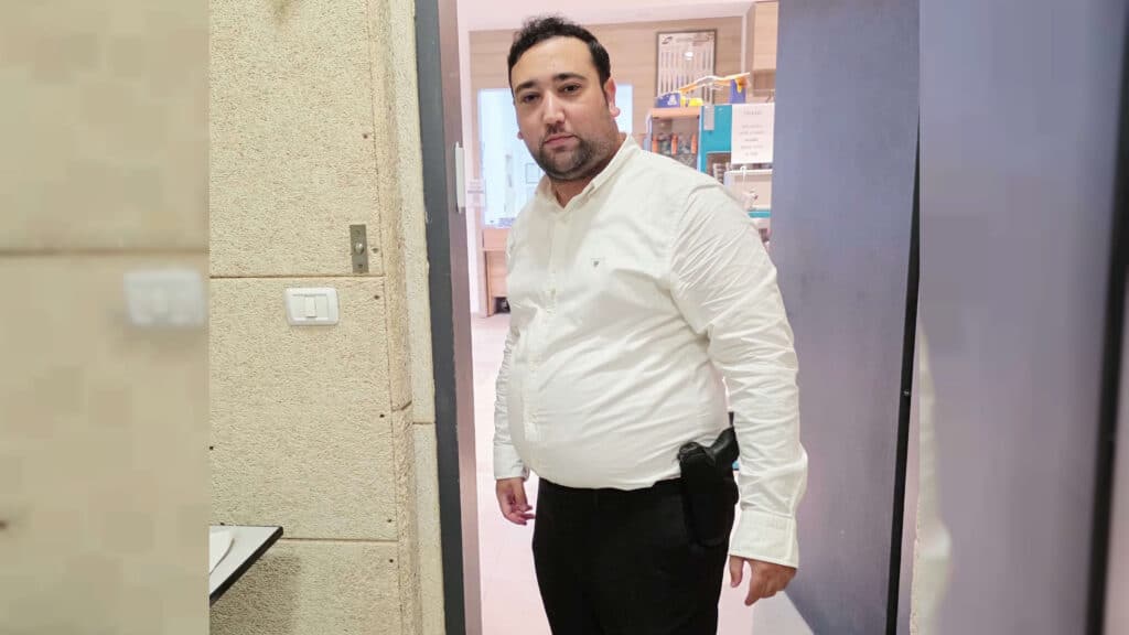 איצקוביץ': הבכיר החרדי שהתפטר והעניבה של היח"צן