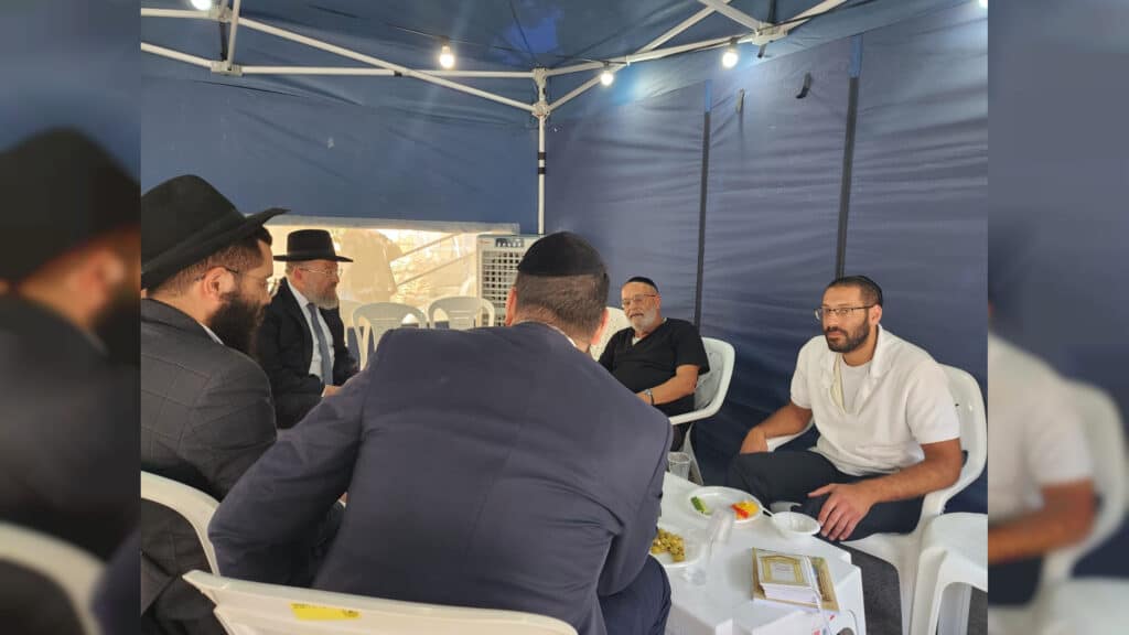 איצקוביץ': הבכיר החרדי שהתפטר והעניבה של היח"צן