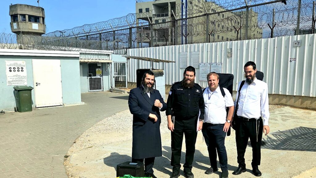 איצקוביץ': הבכיר החרדי שהתפטר והעניבה של היח"צן