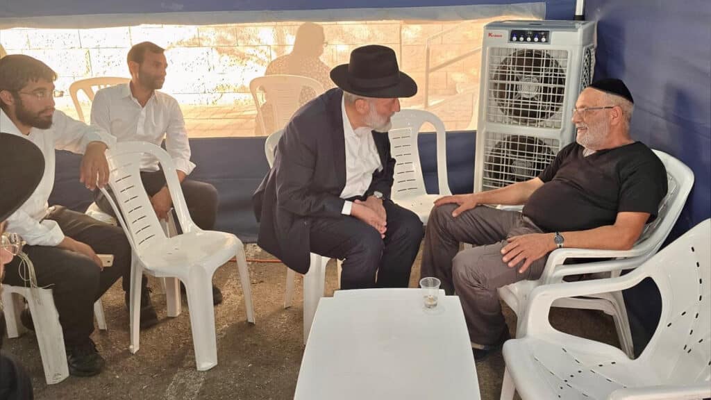 איצקוביץ': הבכיר החרדי שהתפטר והעניבה של היח"צן