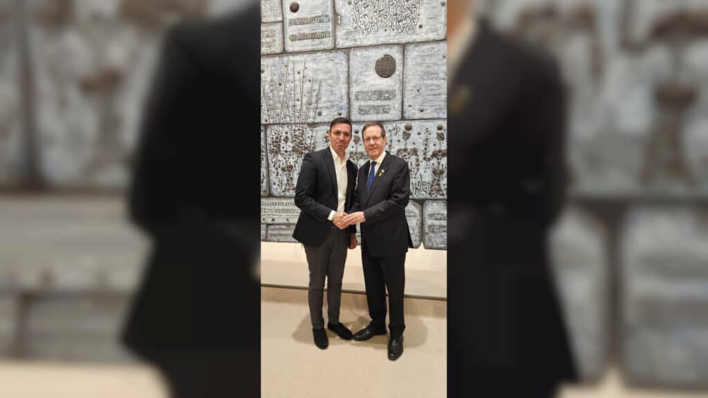 איצקוביץ': המפתחות שאבדו והצביטה בלחי של השר